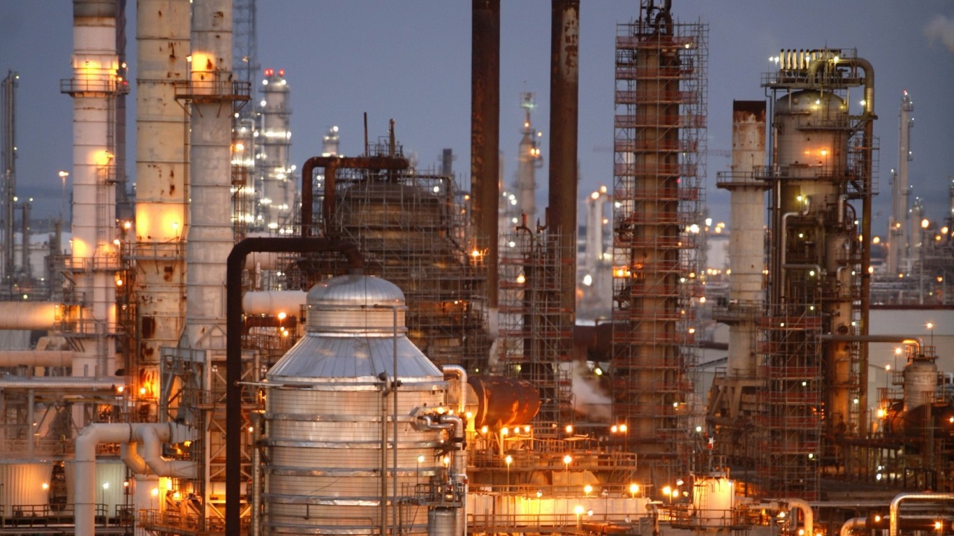 architecture_cityscapes_factories_landscapes_refinery_1366x768_109978